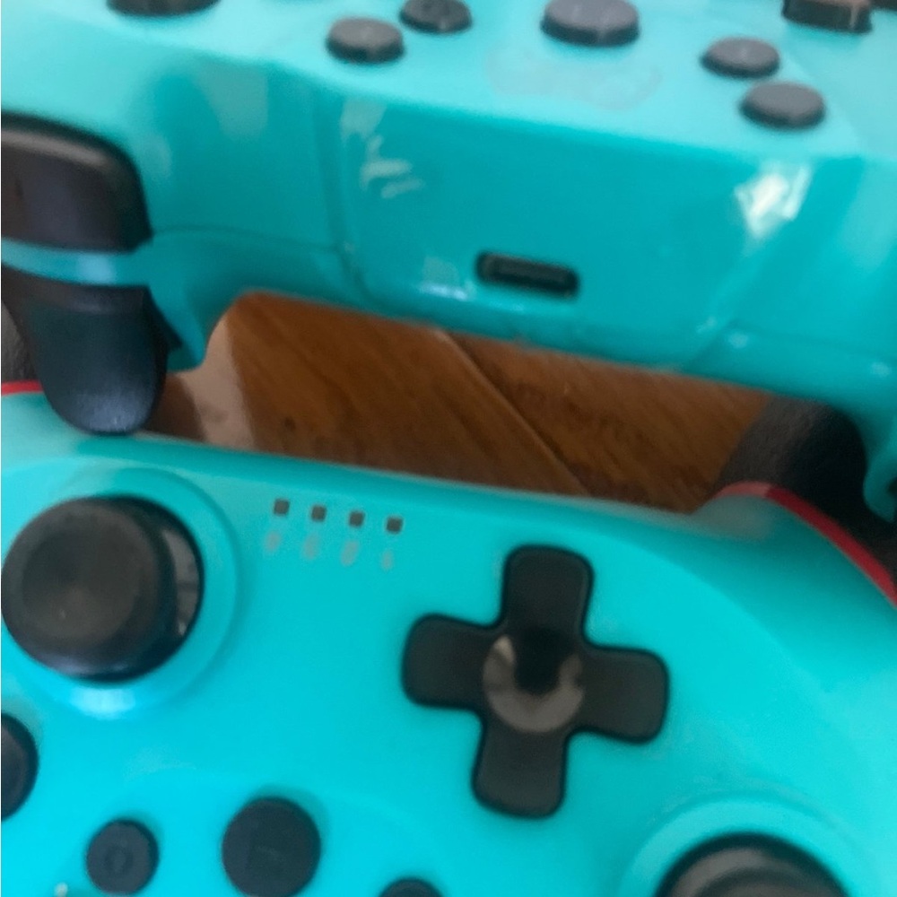 Nitendo switch controllers - Picture 4 of 4